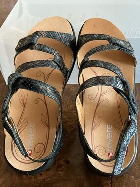 REVERE Strappy leather sandals in Slate - Sz 8-NEW w box